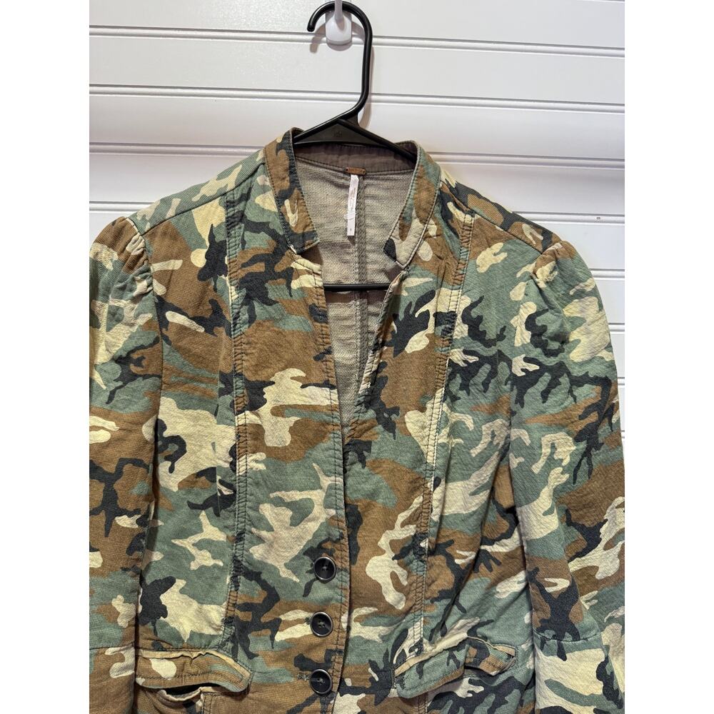 Free People Collarless Fitted Long Sleeve Camo Blazer/Jacket Size 6 - Picture 3 of 12